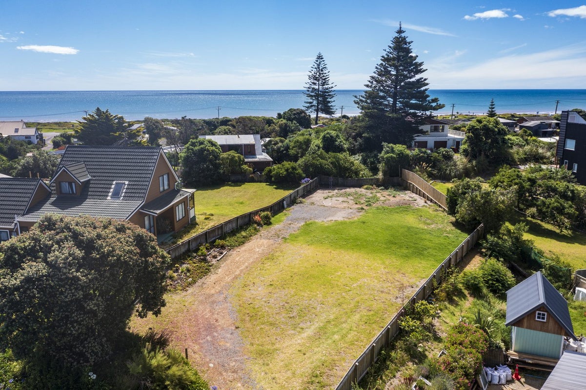5 Babbacombe Avenue, Otaki Beach, Otaki - Carousel 1