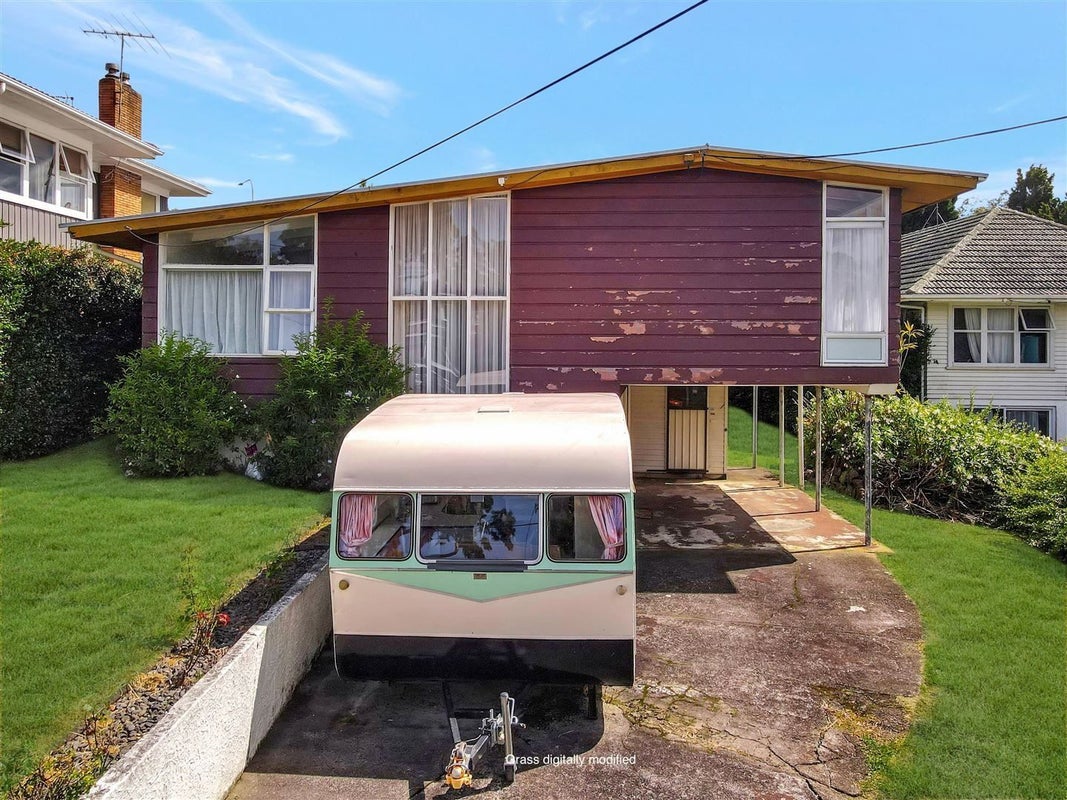 6 Alwyn Avenue, Te Atatu South, Auckland - Carousel 12