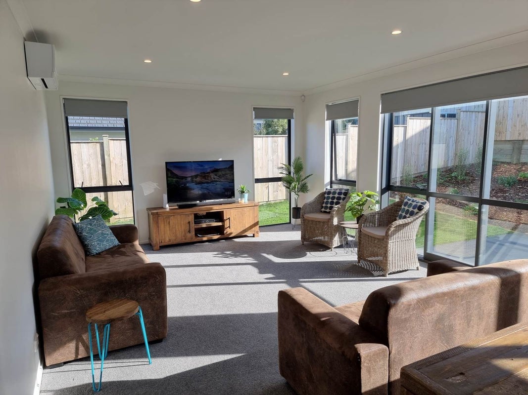 13 Marine Garden Crescent, Beachlands, Auckland - Carousel 2