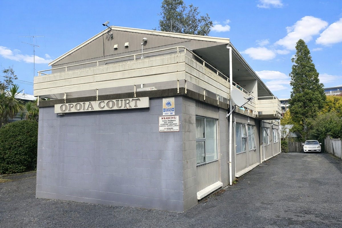 5/23 Opoia Road, Hamilton East, Hamilton - Carousel 1