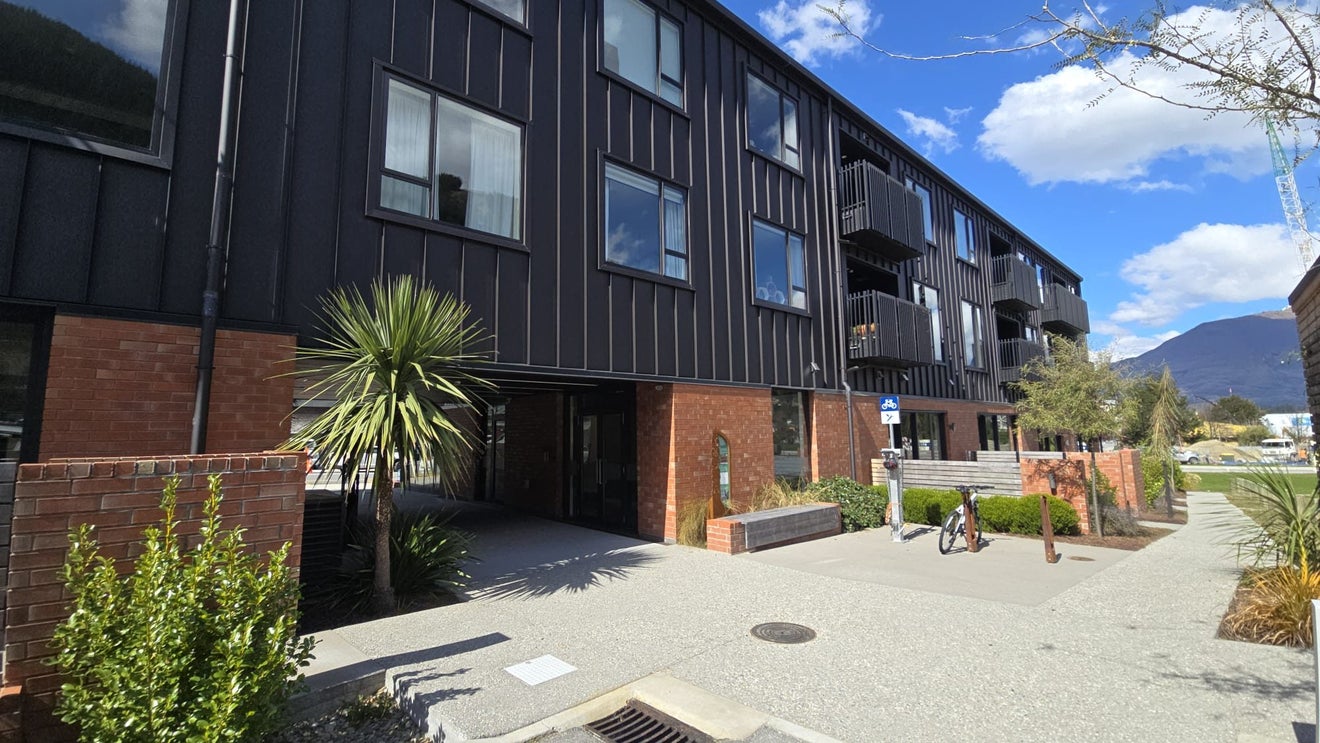 102/98 Gorge Road, Town Centre, Queenstown-Lakes, Otago - Carousel 1