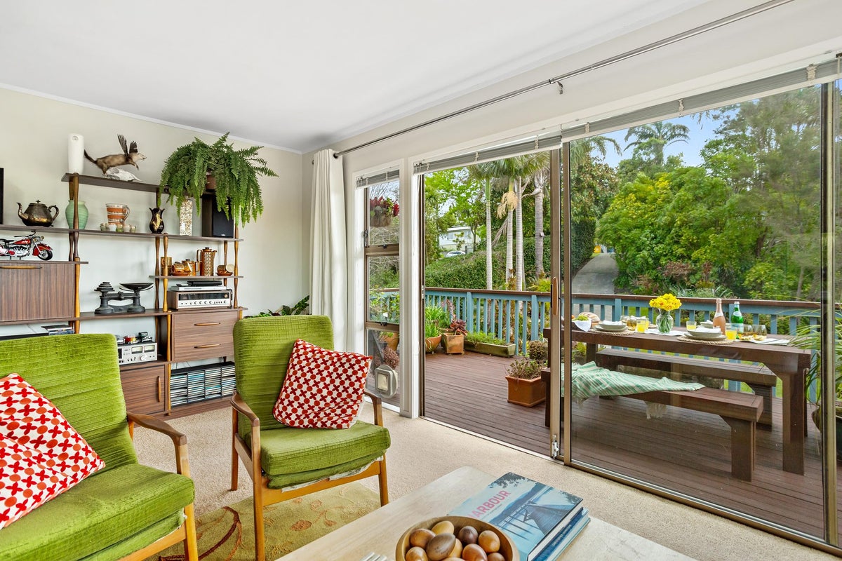 10 Shetland Street, Glen Eden, Auckland - Carousel 1