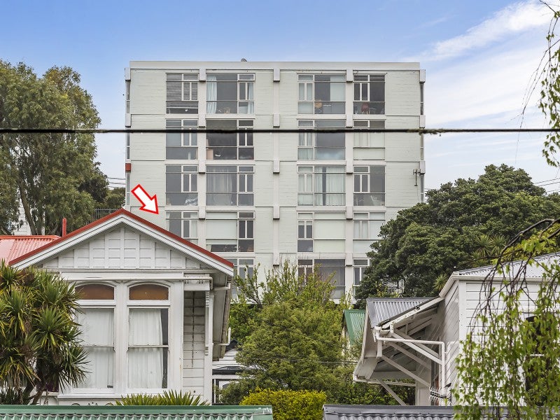 2D/20 Maarama Crescent, Aro Valley, Wellington - Carousel 2