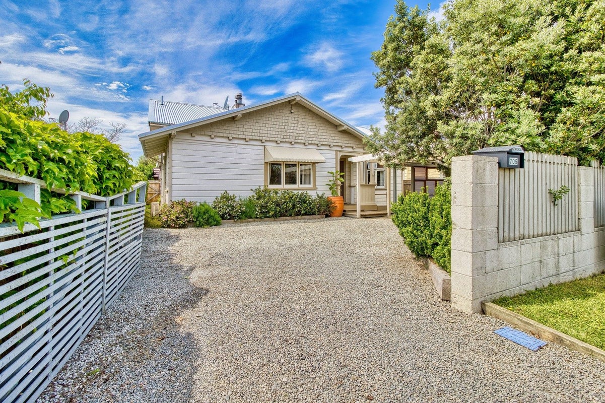 705 Methuen Street, Saint Leonards, Hastings - Carousel 1