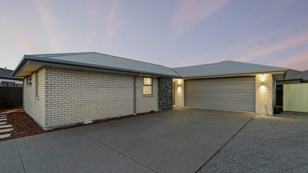 7 Ciaran Close, Broomfield, Christchurch - Carousel 1