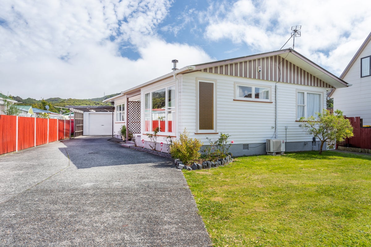51 Parkway, Wainuiomata, Lower Hutt - Carousel 17