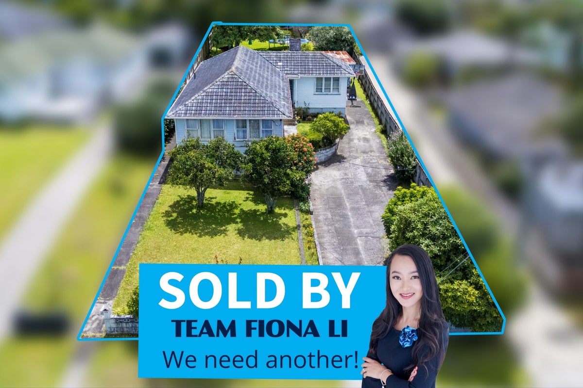 13 Waione Avenue, Te Atatu Peninsula, Auckland - Carousel 1