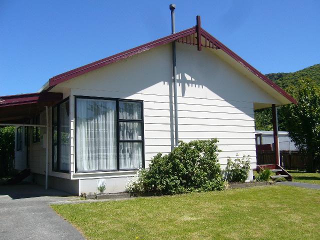 35 Delaware Grove, Totara Park, Upper Hutt - Carousel 1