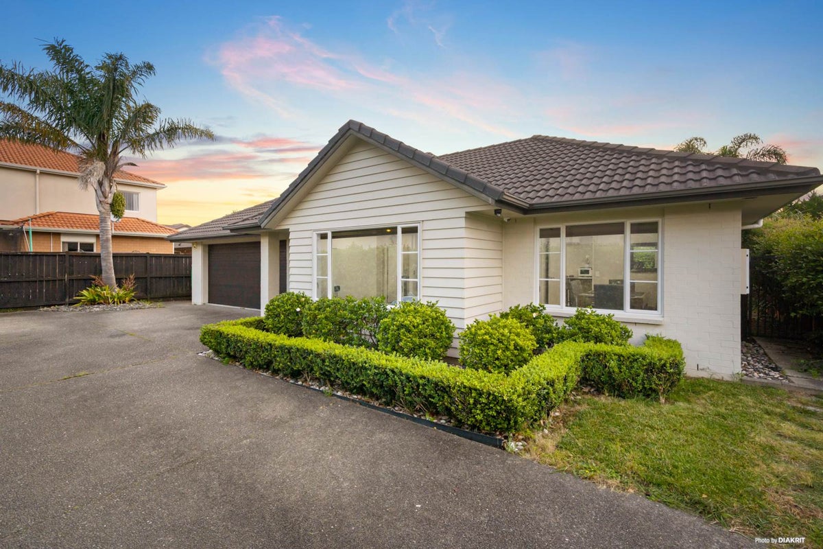 16 Amapur Place, Flat Bush, Auckland - Carousel 1