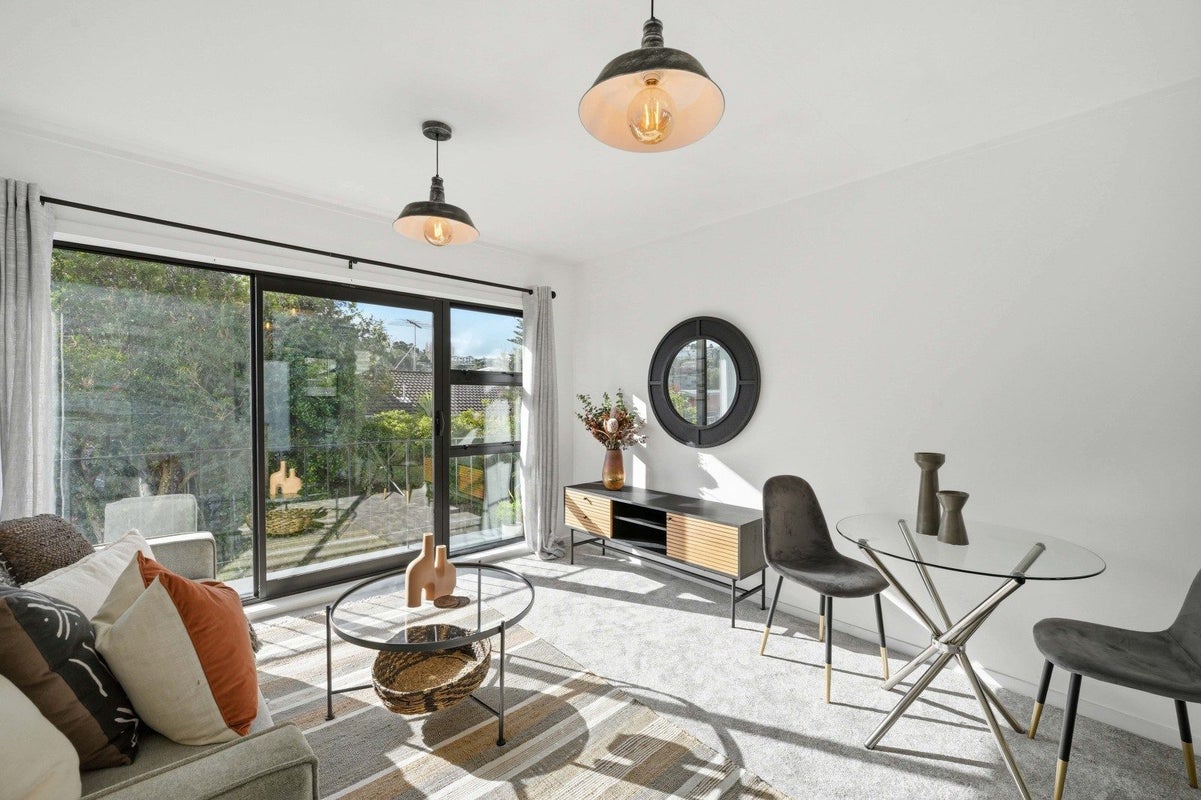 10/767 Beach Road, Browns Bay, Auckland - Carousel 1
