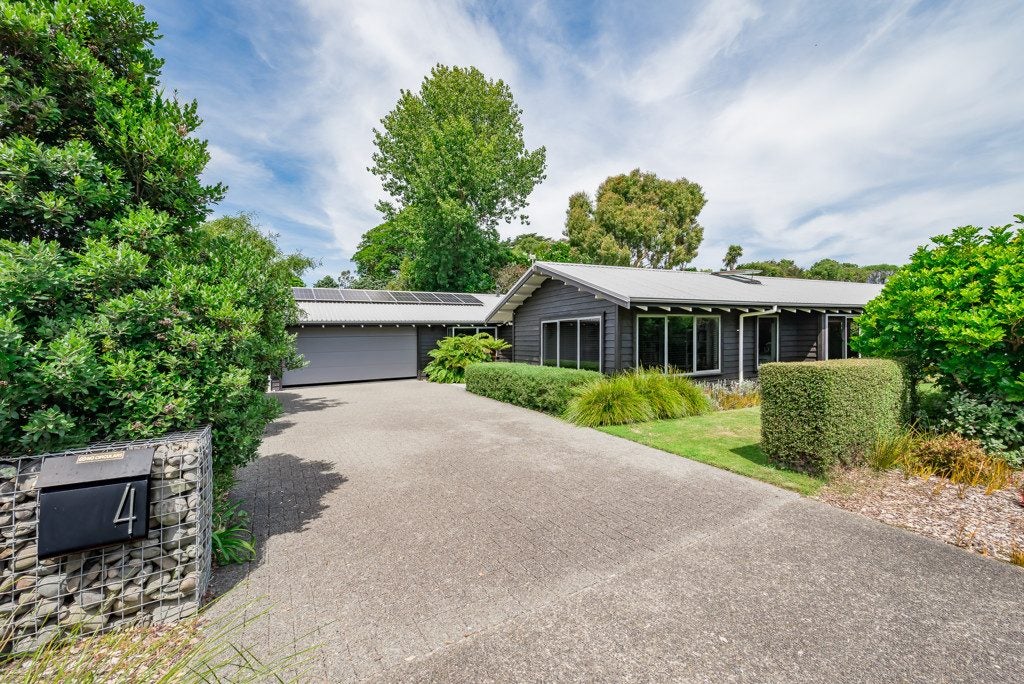 4 Ferndale Drive, Waikanae - Carousel 1