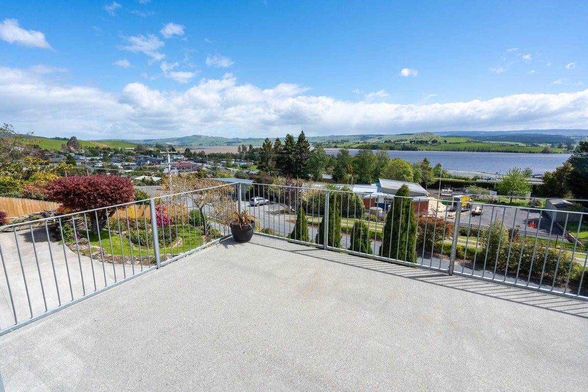 10 Kilgour Street, Waihola - Carousel 1