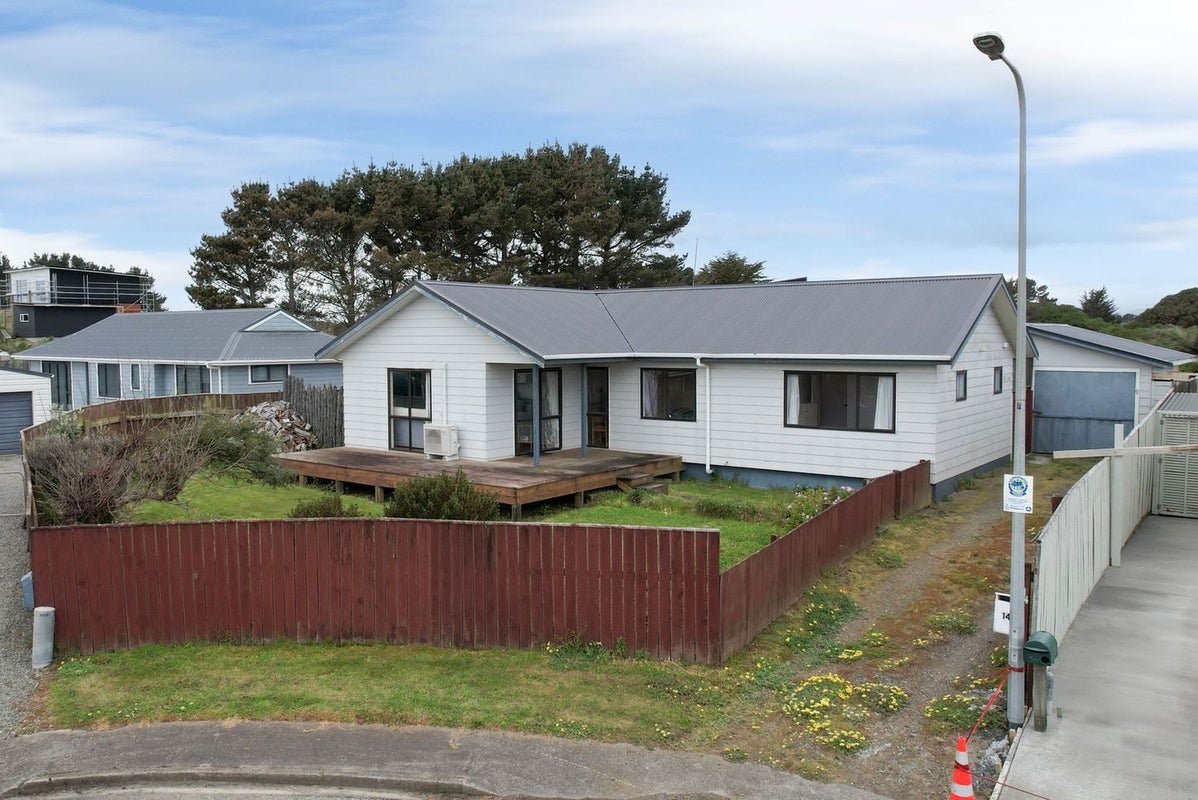 14 Matakane Street, Waitarere Beach, Levin - Carousel 2
