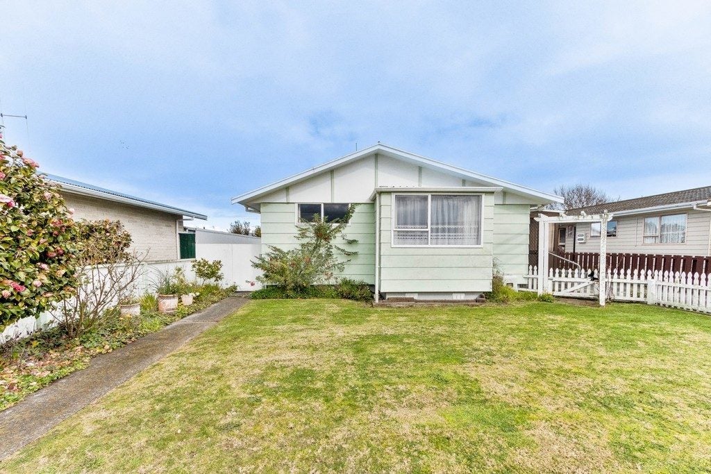 25 Exeter Crescent, Springvale, Whanganui - Carousel 1