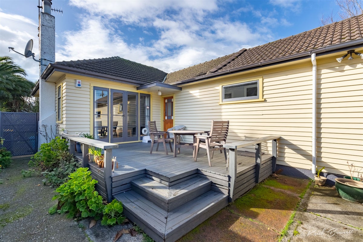 9 Charles Street, Belmont, Lower Hutt - Carousel 1