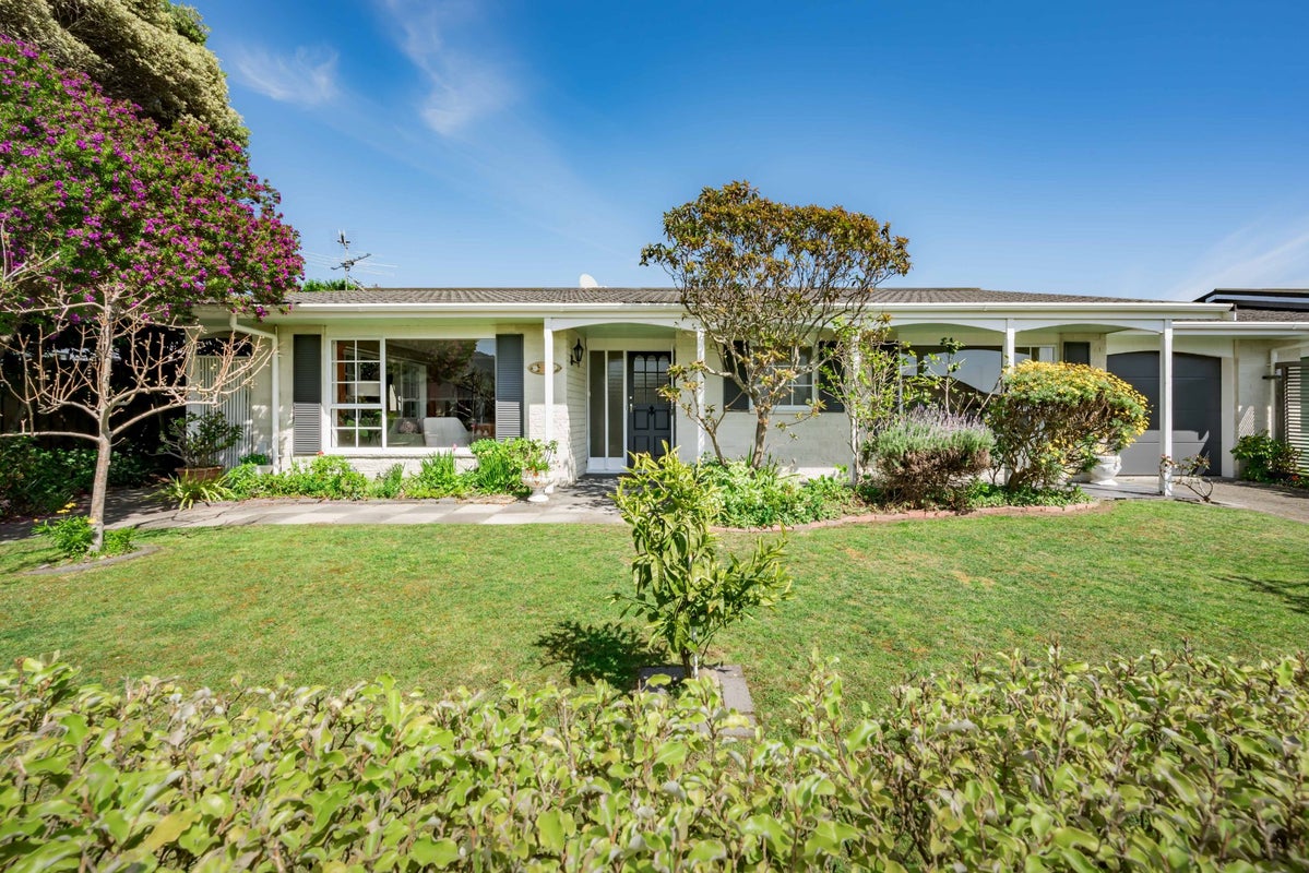 33 Rewarewa Crescent, Waikanae, Waikanae - Carousel 2