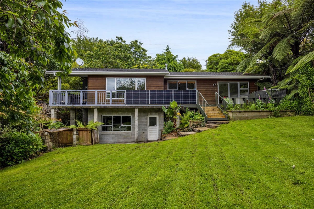 25 Saxton Road, Upper Vogeltown, New Plymouth - Carousel 1