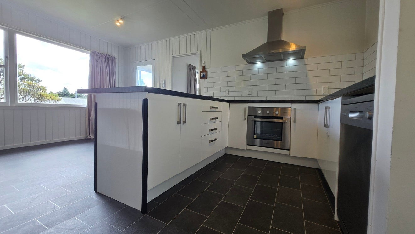 470E Stokes Valley Road, Stokes Valley, Lower Hutt - Carousel 2