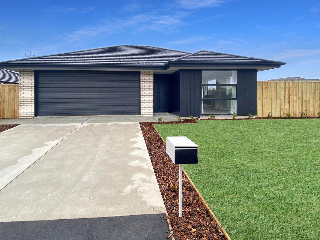 7 Rusbatch Lane, Belfast, Christchurch - Carousel 1