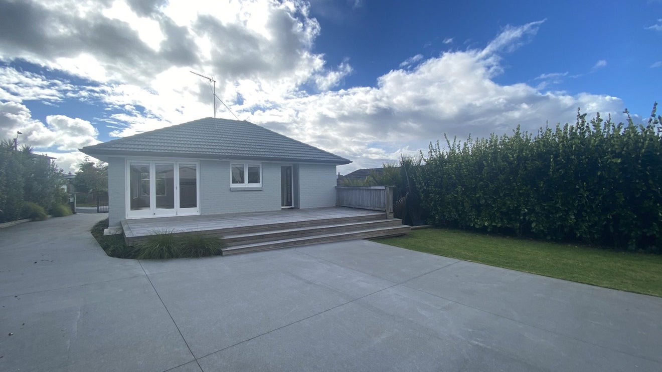 5 Brookfield Road, Te Atatu Peninsula, Auckland - Carousel 2