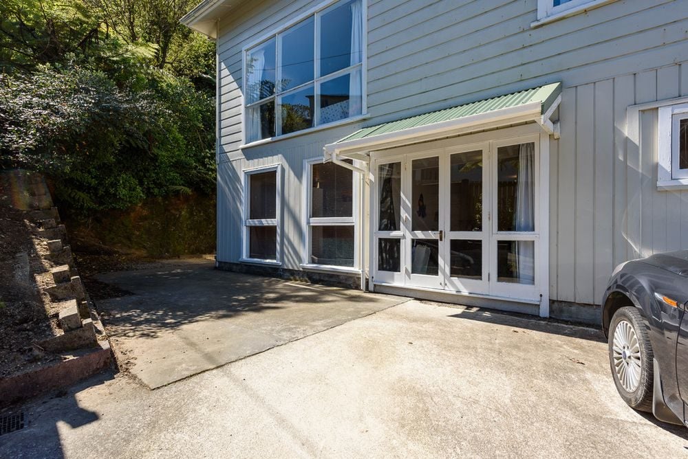 6 Epsom Way, Karori, Wellington - Carousel 1