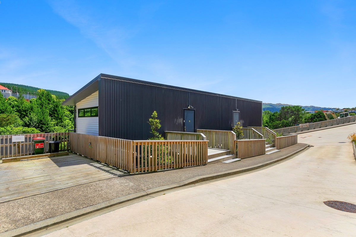 4 Ara Patukawenga, Tawa, Wellington - Carousel 1