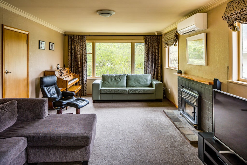 31 Redwood Avenue, Tawa, Wellington - Carousel 2