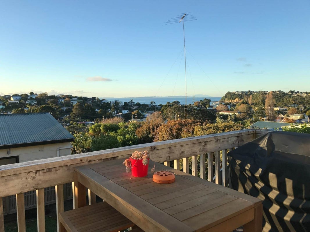 5 Francis Avenue, Stanmore Bay, Whangaparaoa - Carousel 2