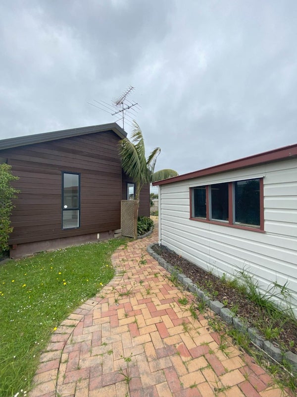 38 Heathridge Place, Burswood, Auckland - Carousel 2