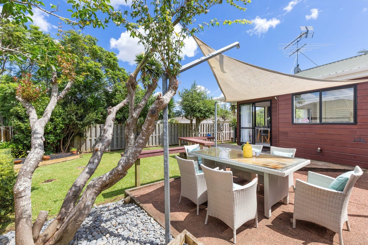 2/67 Howe Street, Howick, Auckland - Carousel 2