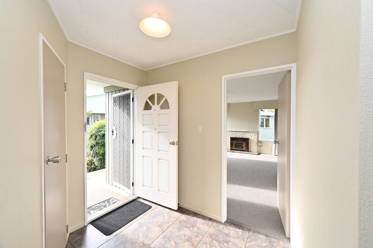 14 Foster Terrace, Onekawa, Napier - Carousel 2