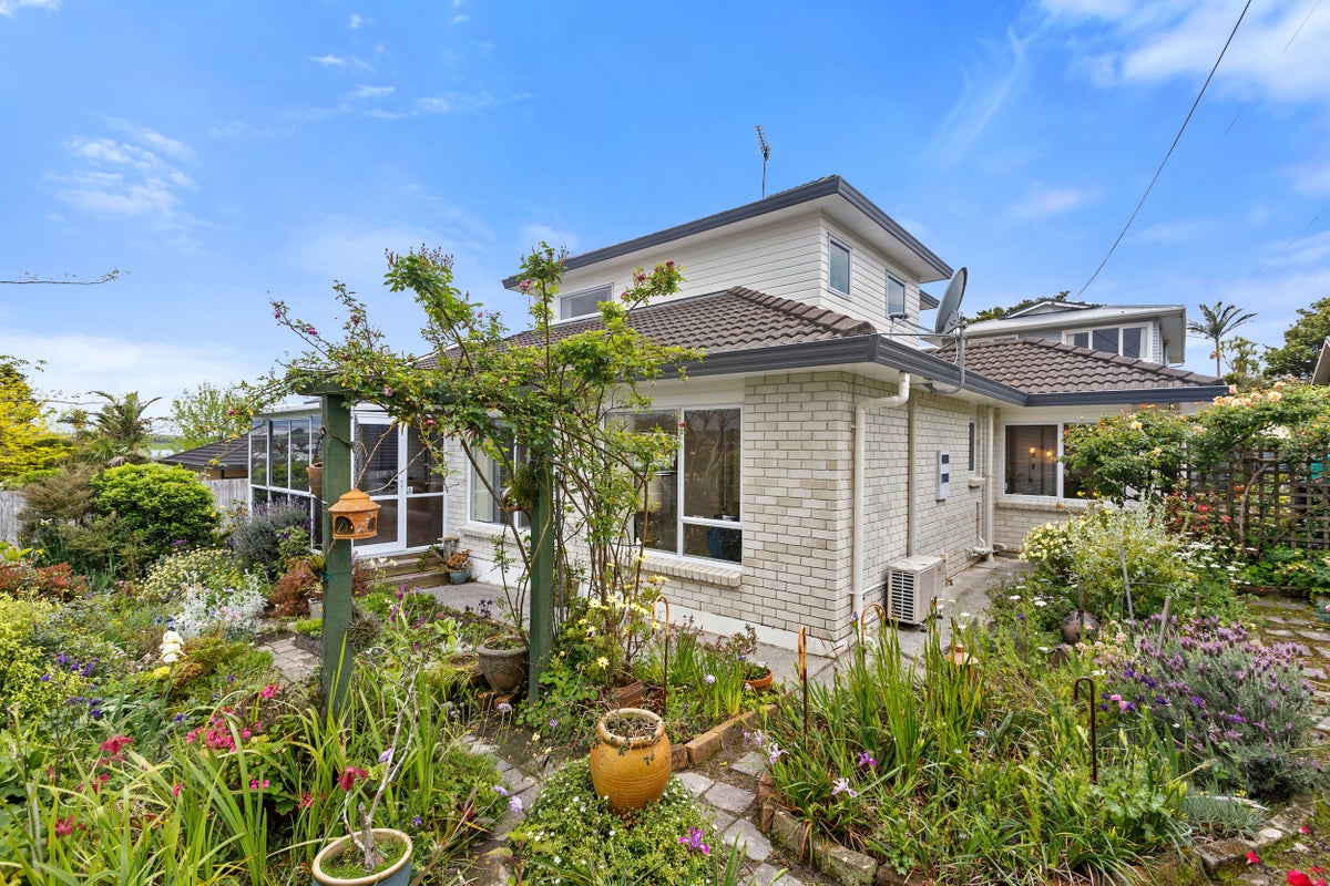 2/21 Watea Road, Torbay, Auckland - Carousel 2