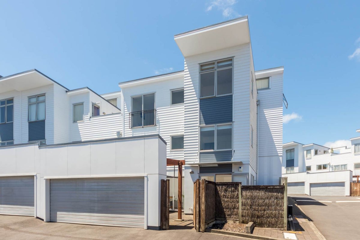15/3 Wagener Place, Mount Albert, Auckland - Carousel 1