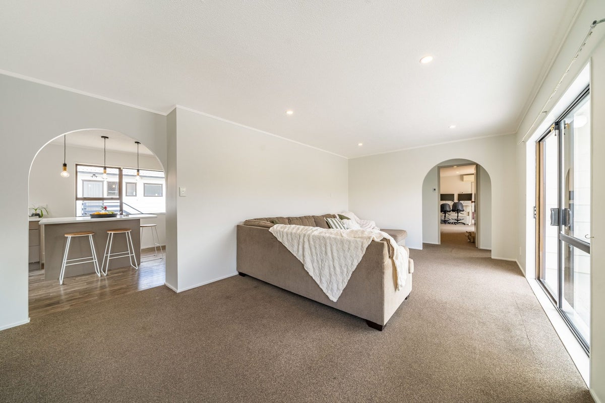 56 Albatross Close, Whitby, Porirua - Carousel 44