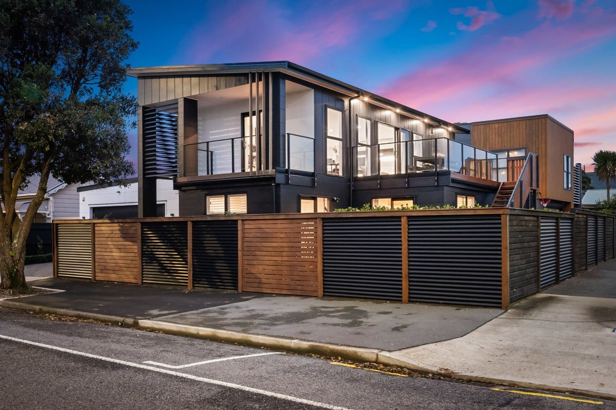 16 Cuba street, Petone, Lower Hutt - Carousel 2