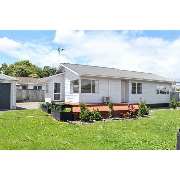 55 Geraldine Crescent, Cloverlea, Palmerston North - Carousel 2