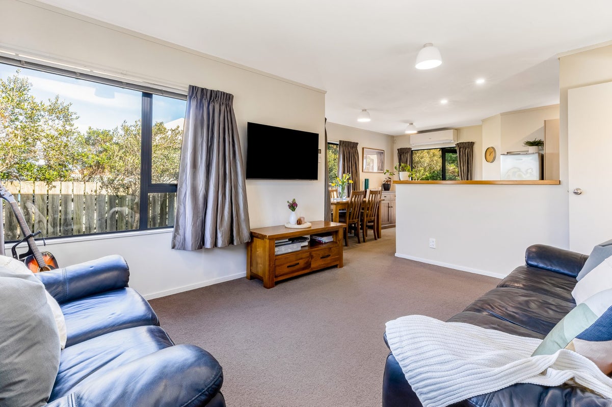 18A Bowes Crescent, Strathmore Park, Wellington - Carousel 2