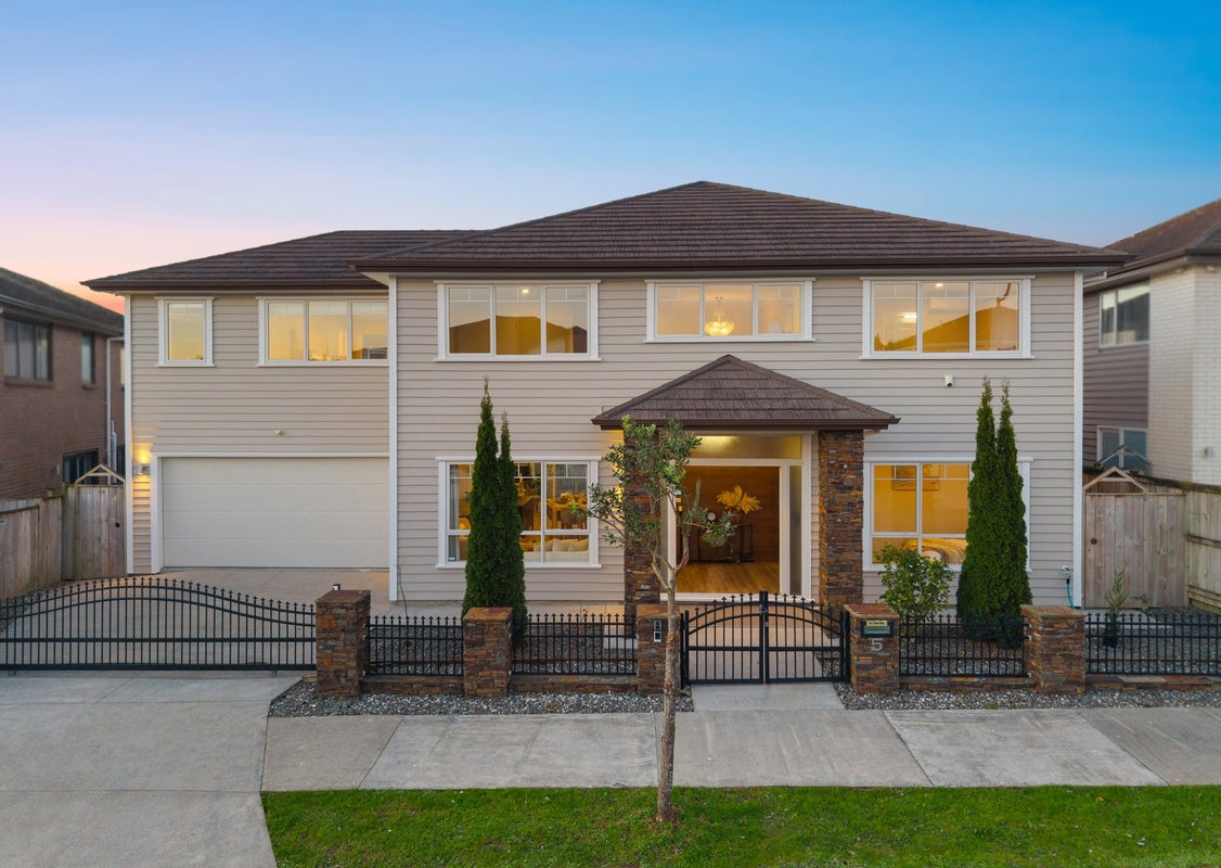 5 Creggan Crescent, Flat Bush, Manukau City, Auckland - Carousel 2