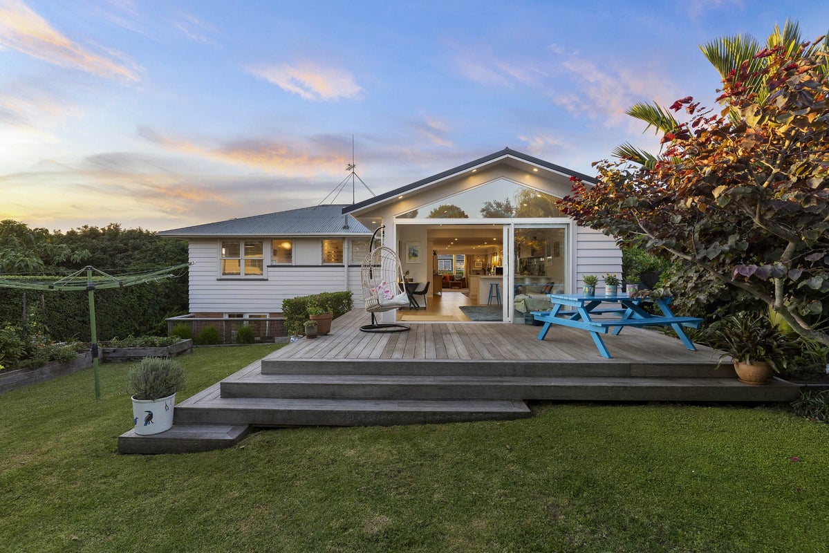 3 Pikitea Road, Mangere Bridge, Auckland - Carousel 1