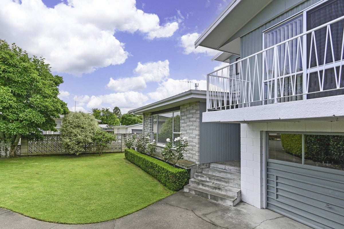 1409 Warwick Place, Mayfair, Hastings - Carousel 2