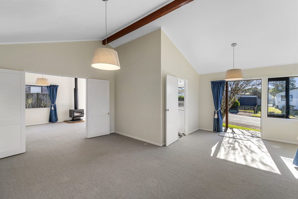 2 Judena Place, Pukete, Hamilton - Carousel 2