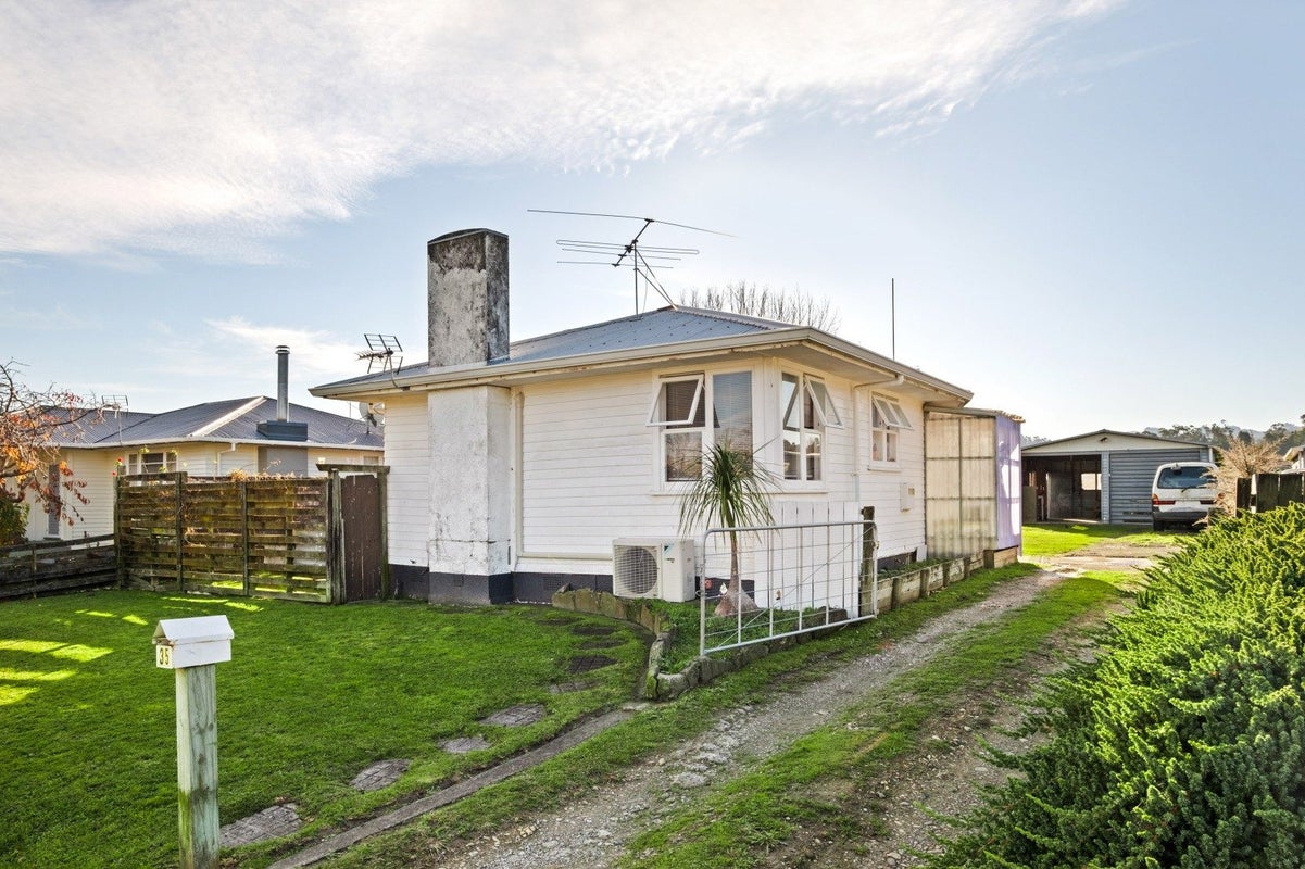 35 Dalton Street, Outer Kaiti, Gisborne - Carousel 1