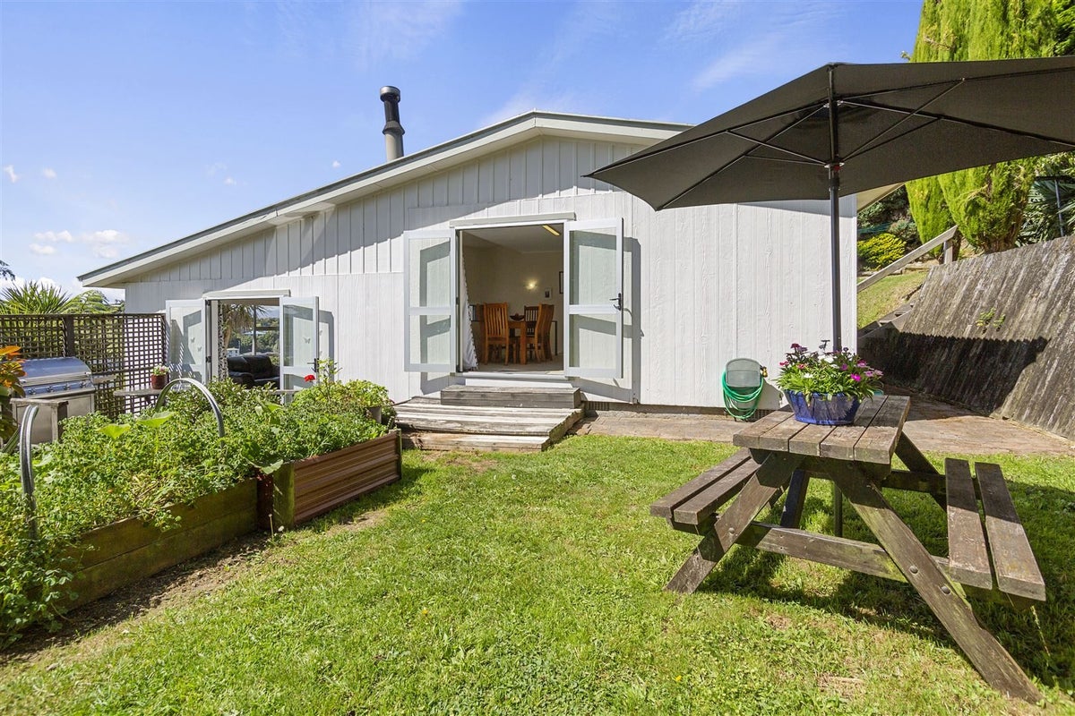 14 Voltaire Street, Karori, Wellington - Carousel 2