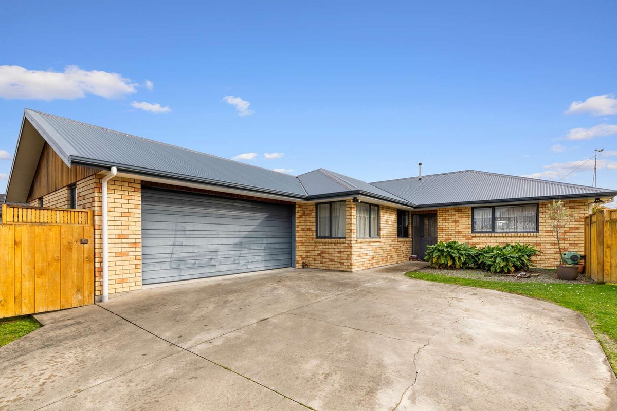 21 Boston Parade, Kelvin Grove, Palmerston North - Carousel 2