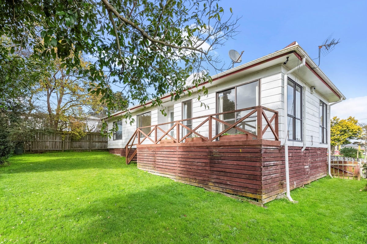 2/14 Pukaki Road, Mangere, Auckland - Carousel 1