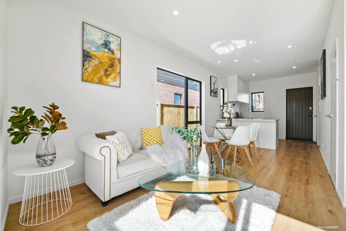 29 Hearth Street, Flat Bush, Auckland - Carousel 2