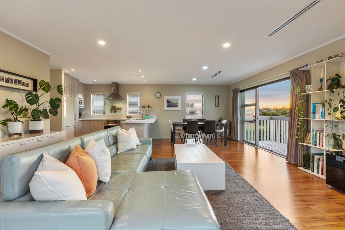 16C Sunnynook Road, Sunnynook, Auckland - Carousel 2