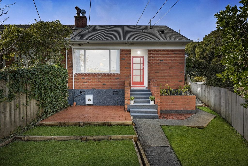 91 Sunshine Avenue, Karori, Wellington - Carousel 1
