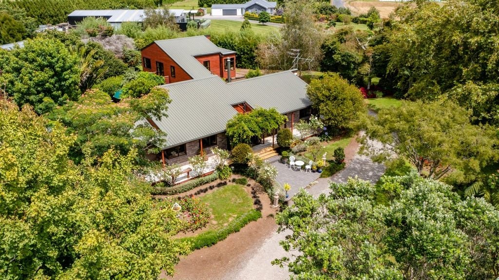 422 Corbett Road, Lepperton, New Plymouth - Carousel 1
