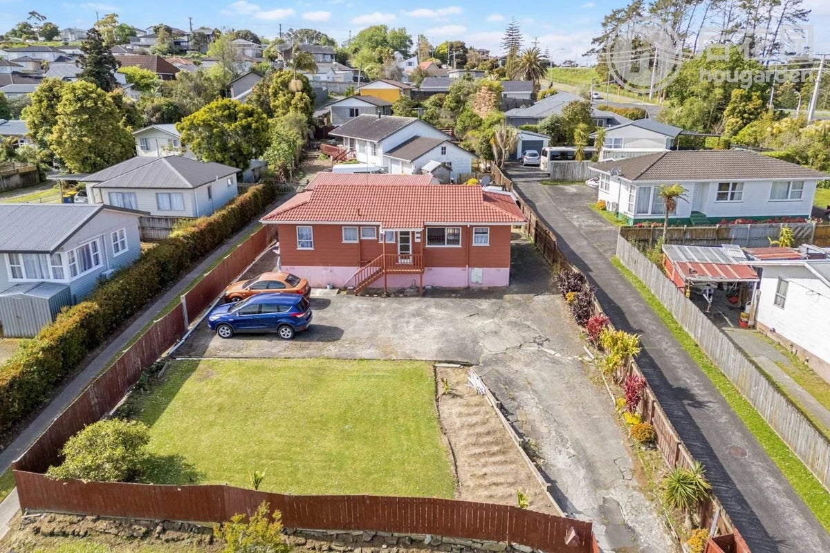 7 Helleur Road, Massey, Auckland - Carousel 1